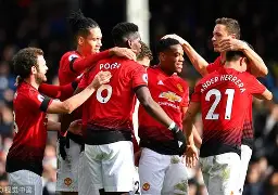 曼联训练开放日，今晨造点机会引欢呼，德甲在即，身体对抗强度拉满(英超的曼联德甲的拜仁)