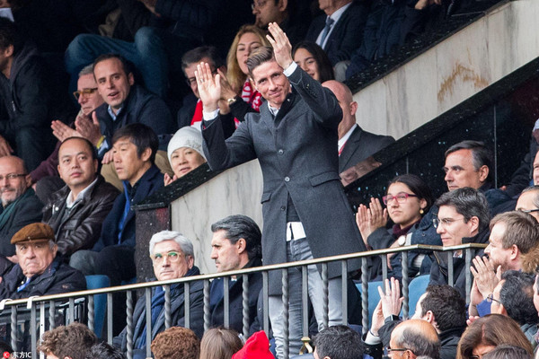 包含马德里竞技训练开放日；加时末段止住颓势引欢呼；CBA常规赛在即；控场能力受关注的词条