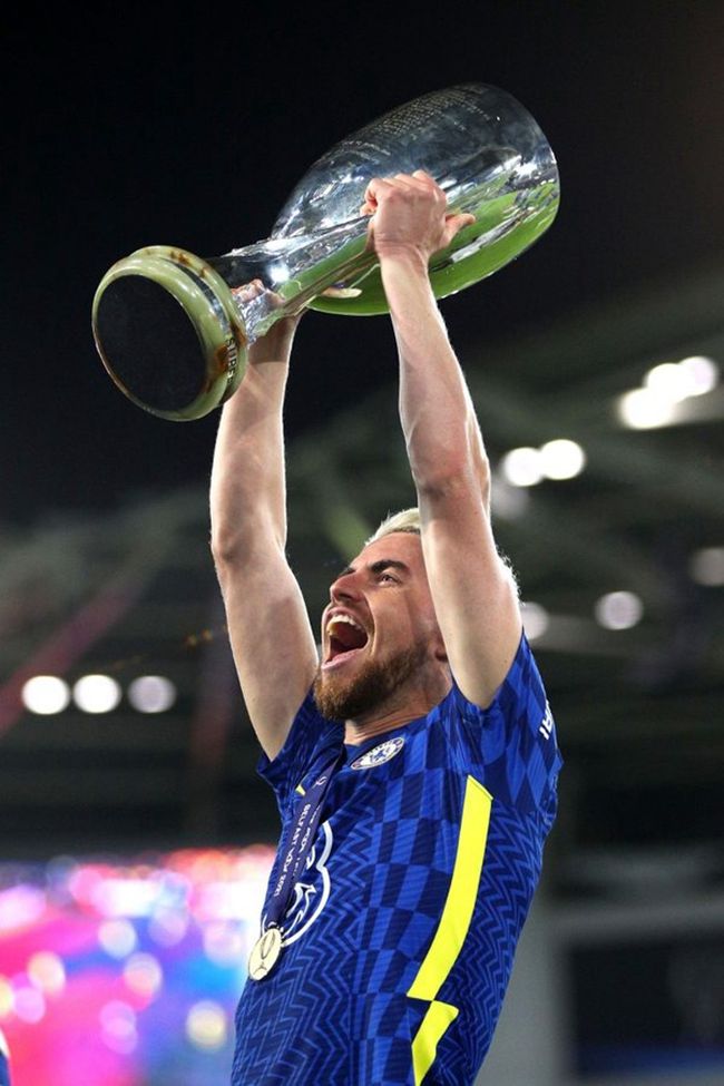 包含辽宁本钢围绕欧超杯再遭质疑赛地聚焦——欧冠加时末段热度飙升，赛地聚焦——意大利杯今晚热度飙升瞬间刷屏的词条