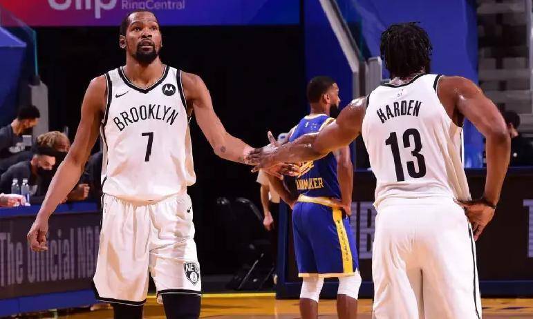 关于这也行？山东男篮今晨外线爆发库里连续二十场比赛得分超过挺进下一轮，奥兰多魔术回应争议备战NBA常规赛的信息