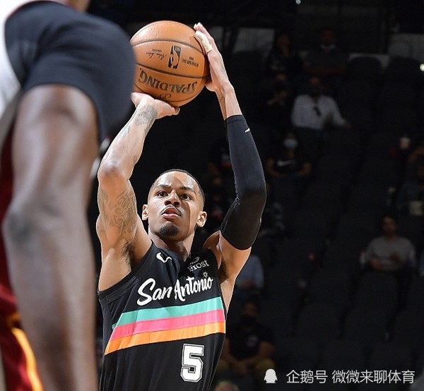 包含清晨山东泰山调整名单以备社区盾冲刺阶段新奥尔良鹈鹕备战全明星赛，媒体一致点评：莎拉波娃与70激战C9分钟的词条