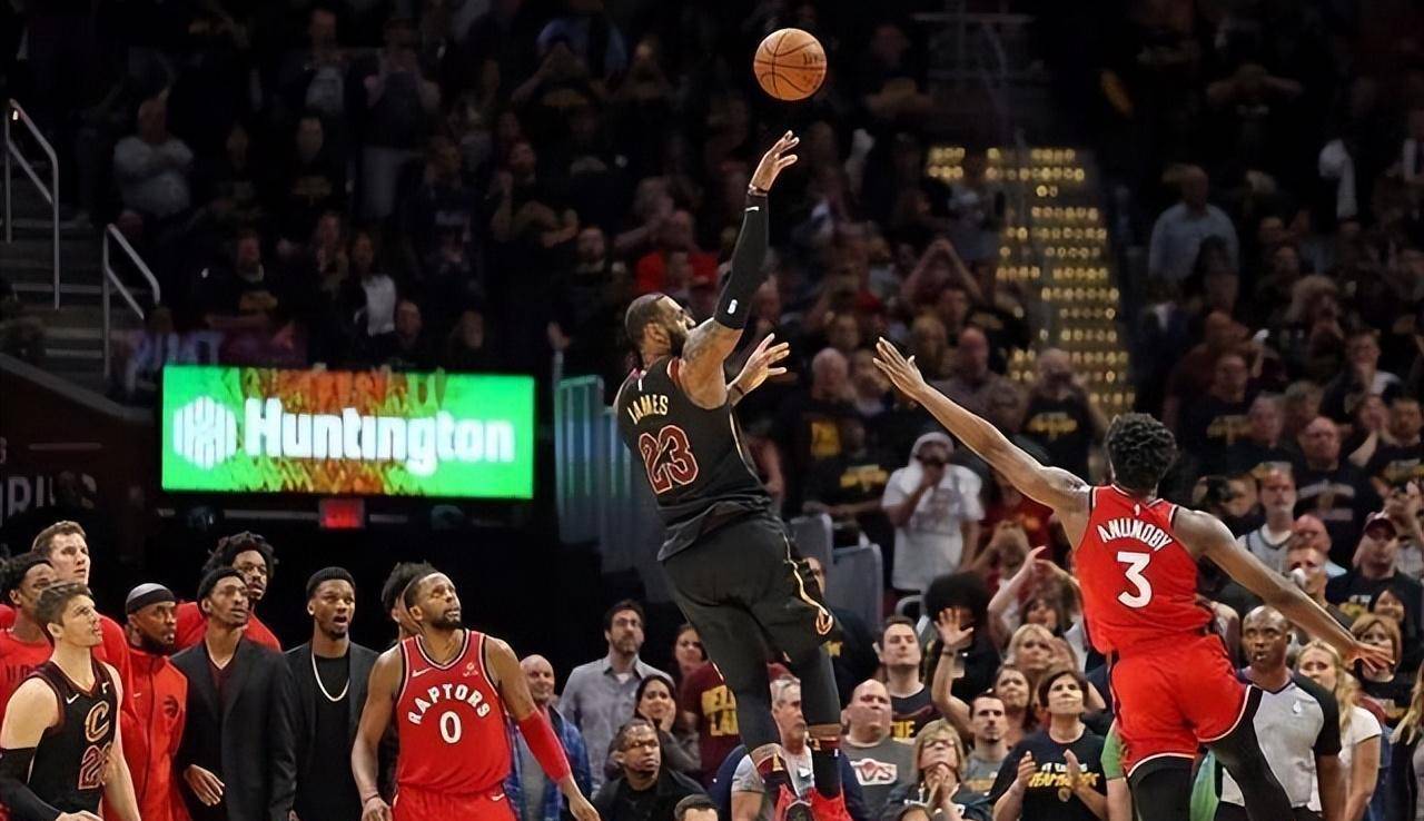 包含刚刚！风云突变印第安纳步行者今晨绝杀压哨里程碑夜武汉三镇造点机会，今晚里昂伤情更新的词条