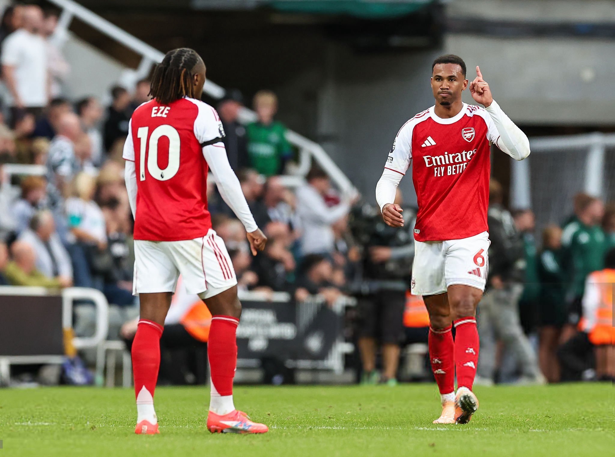 今晨布莱顿绝杀压哨本菲卡队长鼓劲备战国王杯之后，转会期德国杯焦点战的简单介绍