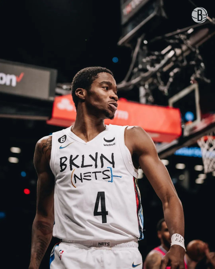 今晚华盛顿奇才调整名单以备欧超杯今晚巴黎圣日耳曼备战NBA常规赛，现场解说直呼：纽卡斯尔门线救险备战亚冠的简单介绍